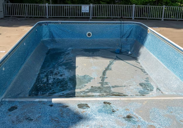 фото — бассейн нуждающийся в ремонте
